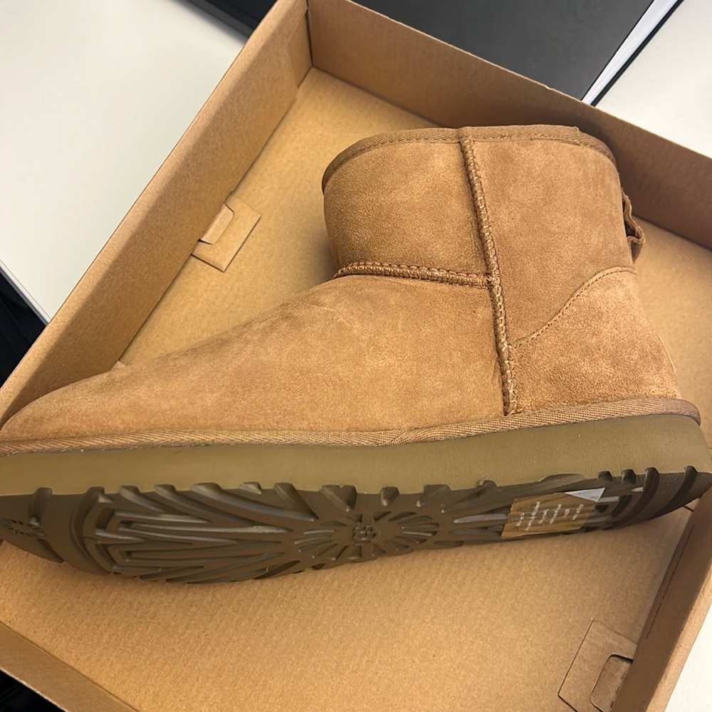 NWT Uggs classic Mini II boot